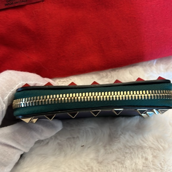 Valentino Garavani SOLD OUT Rock Stud Camouflage zip around wallet & Bracelet - Picture 13 of 17